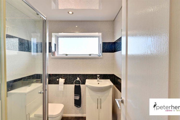 Shower Room - Picture 14 of 17