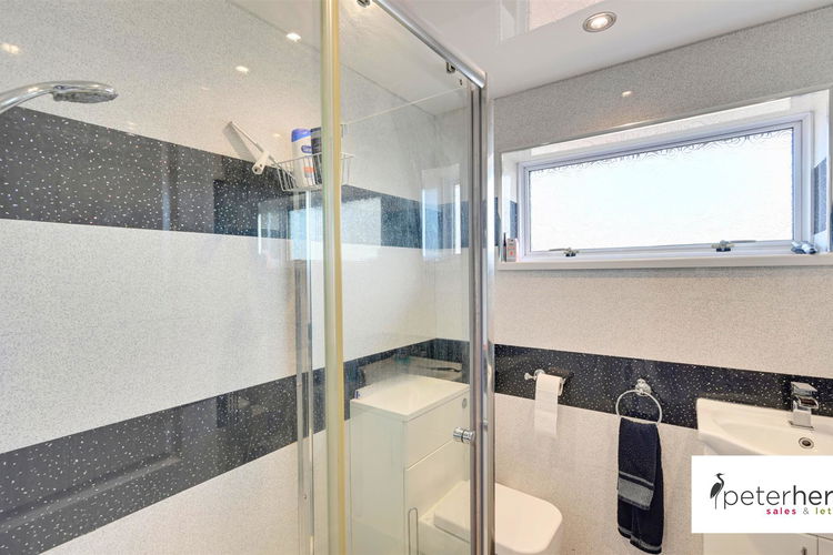 Shower Room - Picture 15 of 17
