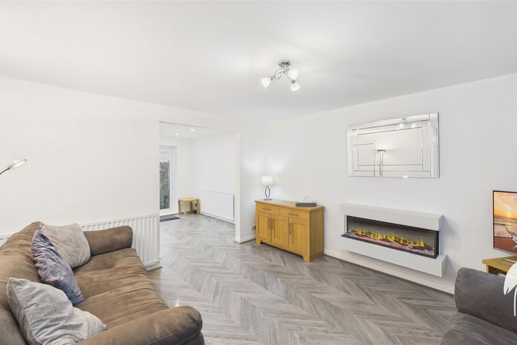 Lounge - Picture 3 of 18