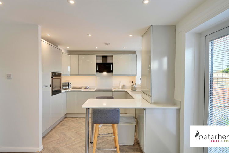 Kitchen - Picture 5 of 17