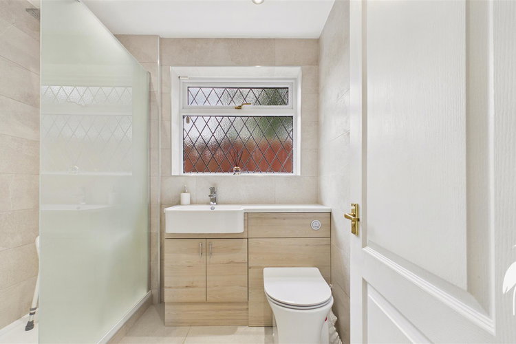Shower Room - Picture 17 of 21