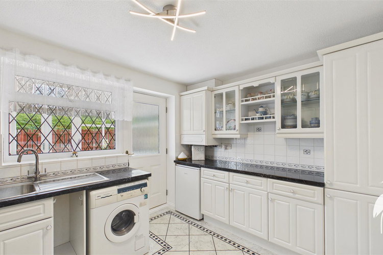 Kitchen - Picture 6 of 21