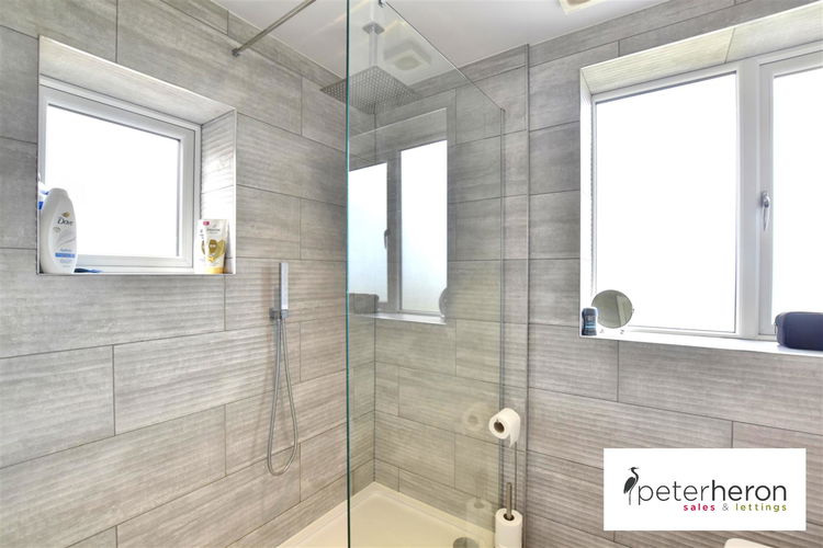 Shower Room - Picture 17 of 22