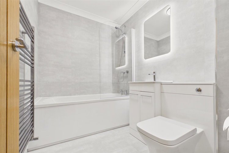 Bathroom - Picture 12 of 15