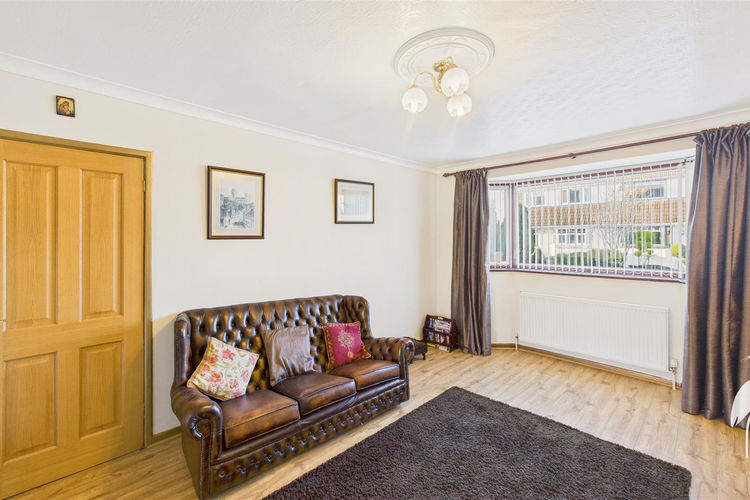 Lounge - Picture 2 of 24