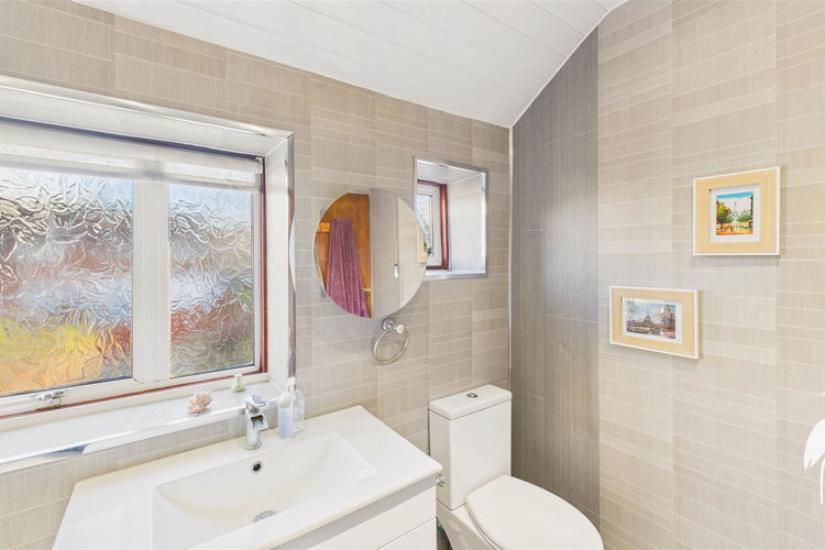 Showerroom - Picture 20 of 24