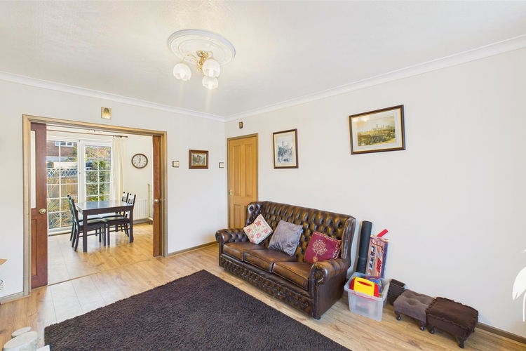 Lounge - Picture 4 of 24