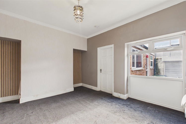 Lounge - Picture 2 of 14