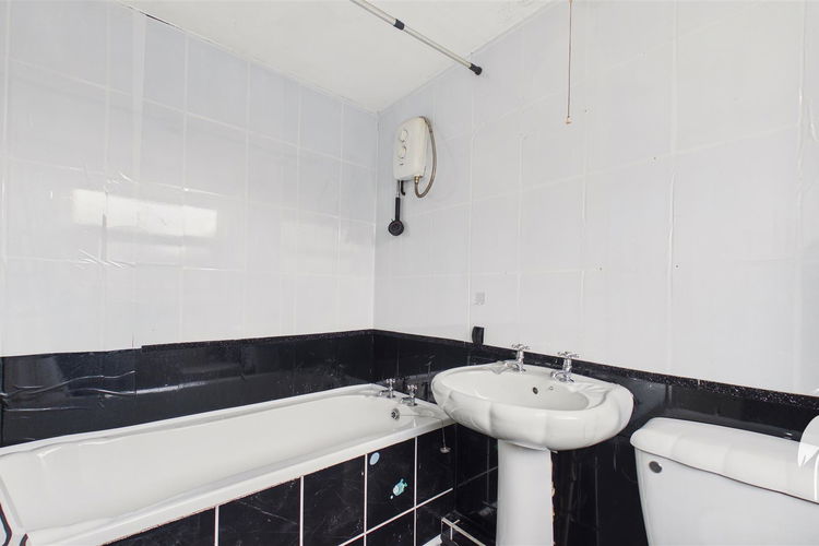 Shower Room - Picture 12 of 14