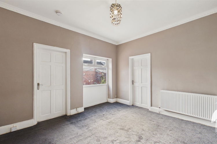 Lounge - Picture 3 of 14