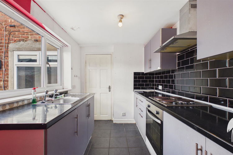 Kitchen - Picture 6 of 14