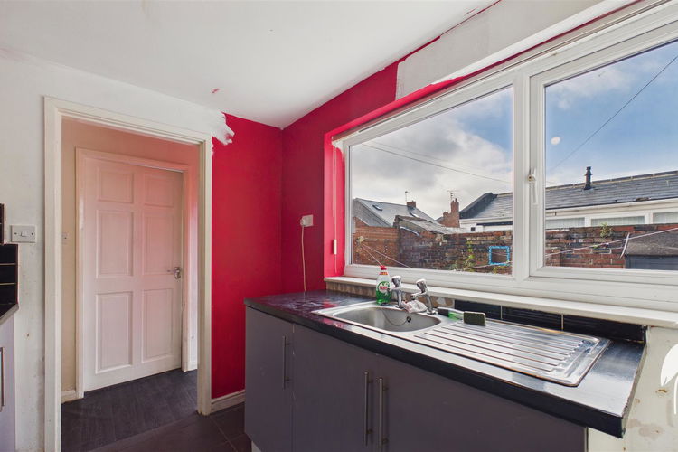 Kitchen - Picture 7 of 14