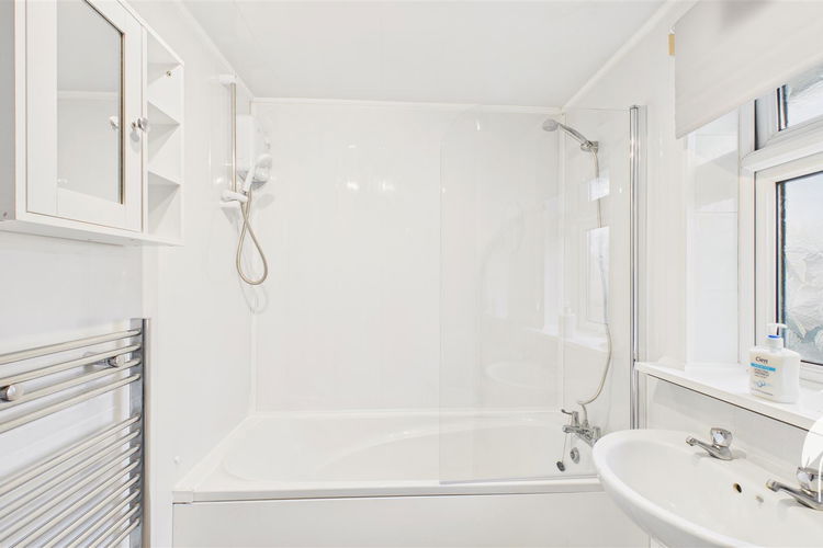 Bathroom - Picture 13 of 16