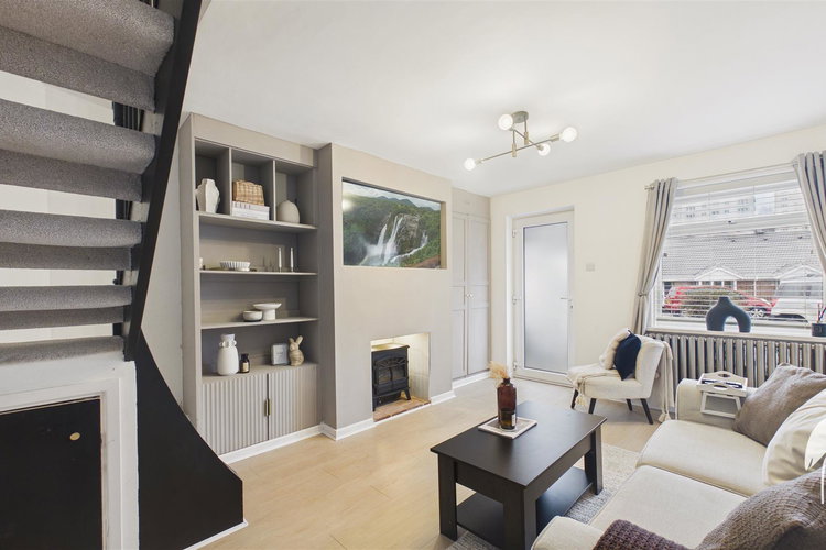 Lounge - Picture 2 of 21