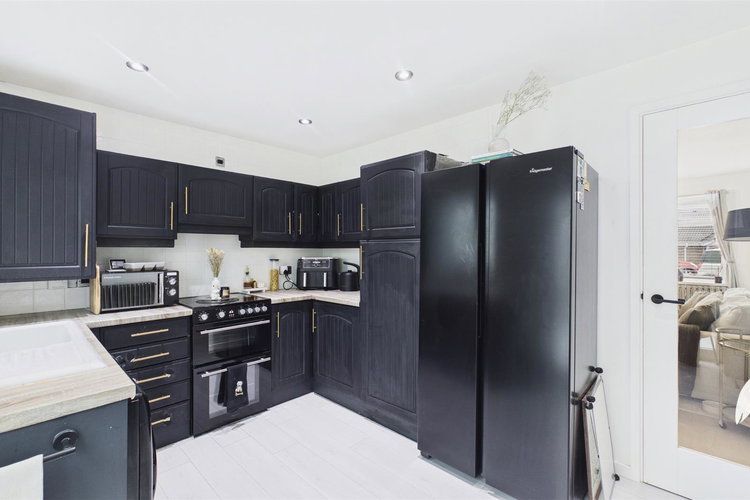 Kitchen - Picture 6 of 21