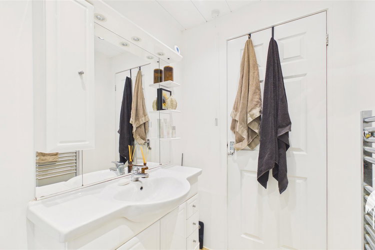 Shower Room - Picture 18 of 21