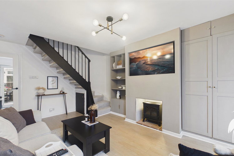 Lounge - Picture 3 of 21