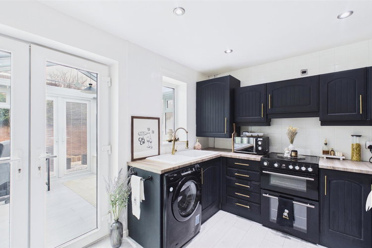 Kitchen - Picture 7 of 21