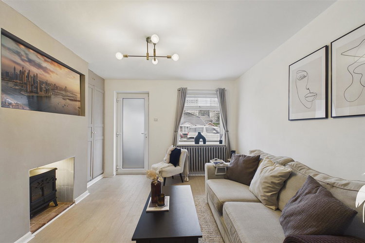 Lounge - Picture 4 of 21