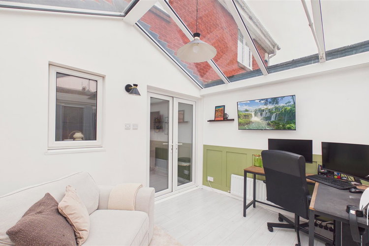 Conservatory - Picture 10 of 21