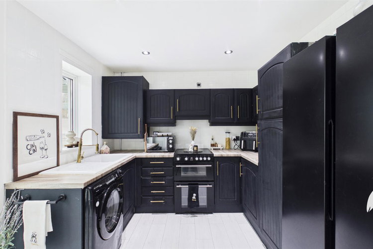 Kitchen - Picture 5 of 21