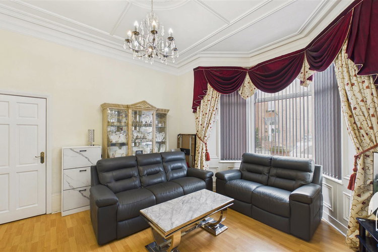 Lounge - Picture 3 of 26