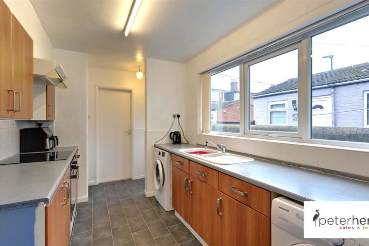 Kitchen - Picture 5 of 16