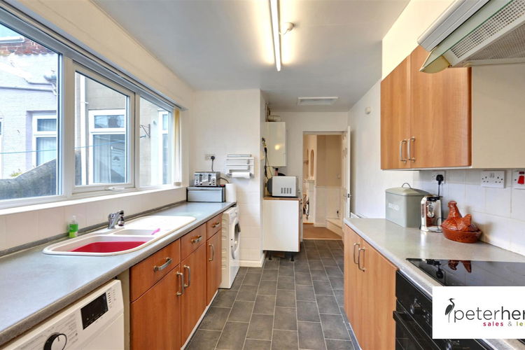 Kitchen - Picture 6 of 16