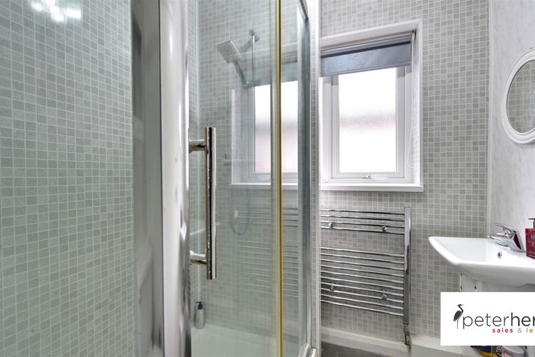 Shower Room - Picture 8 of 16