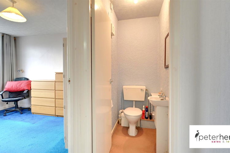 Washroom/WC - Picture 14 of 16