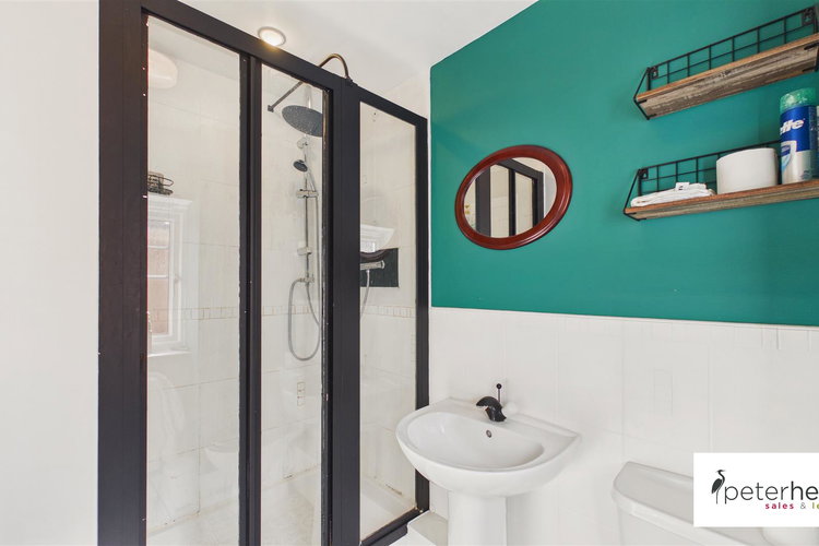 En Suite Showerroom - Picture 21 of 37