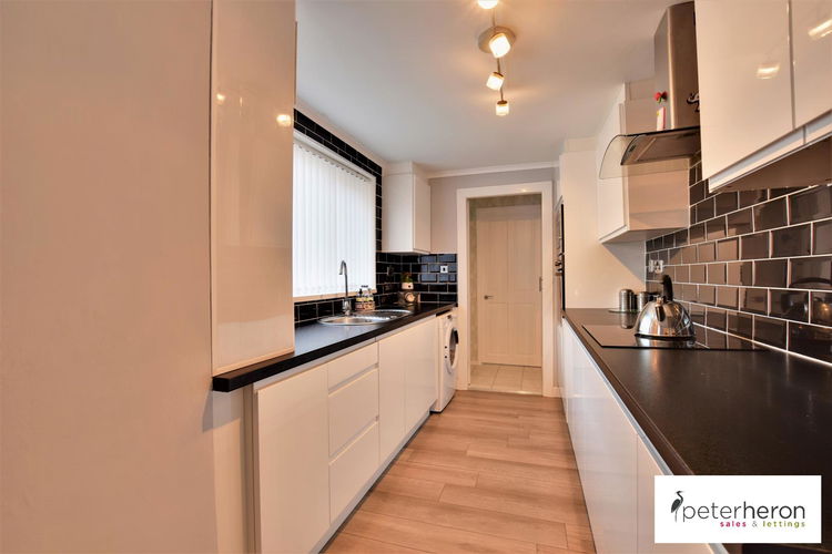 Kitchen - Picture 4 of 11