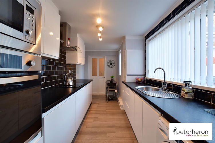 Kitchen - Picture 5 of 11