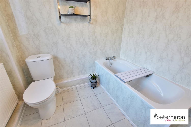Bathroom - Picture 6 of 11