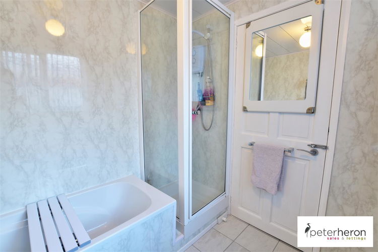 Bathroom - Picture 7 of 11
