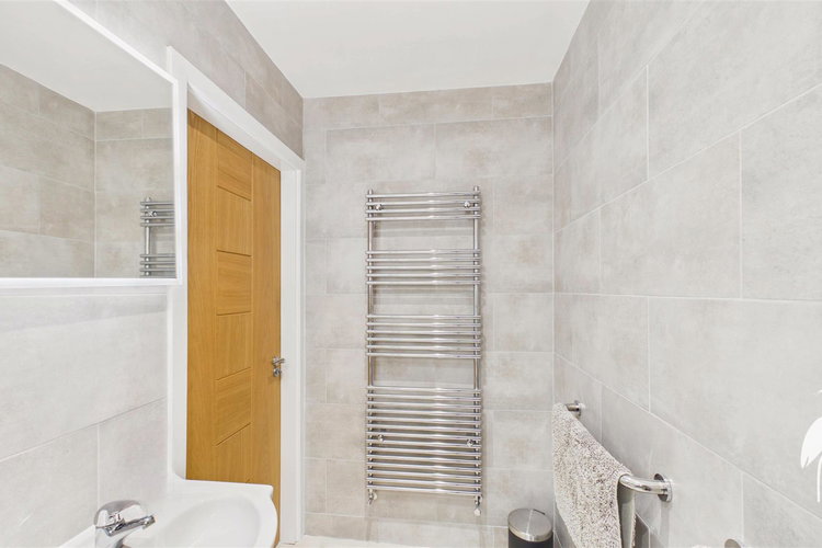 Shower Room - Picture 18 of 40