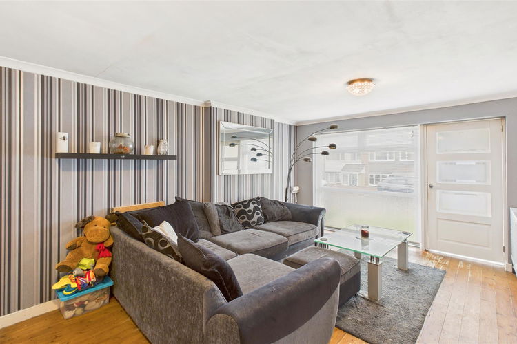 Lounge - Picture 2 of 15