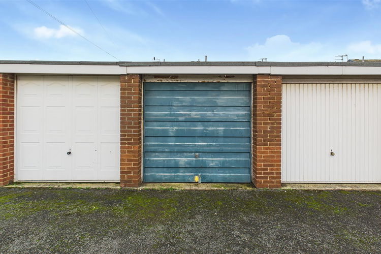 Garage - Picture 15 of 15