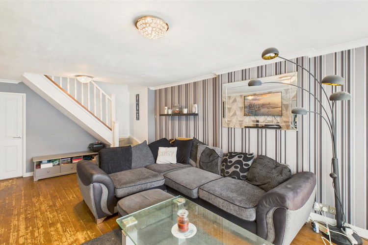 Lounge - Picture 3 of 15