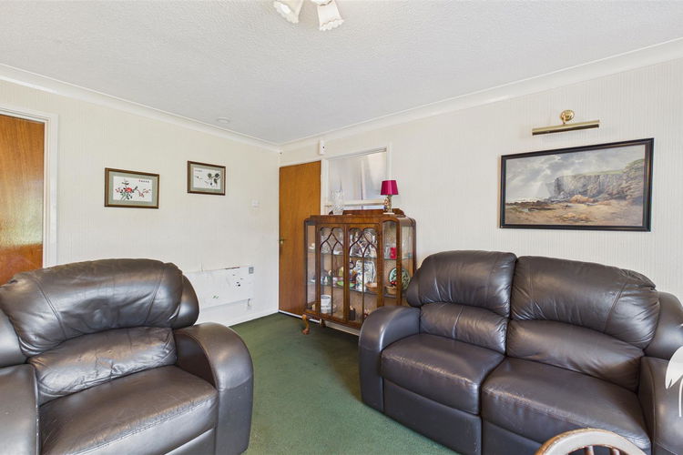 Lounge - Picture 4 of 15