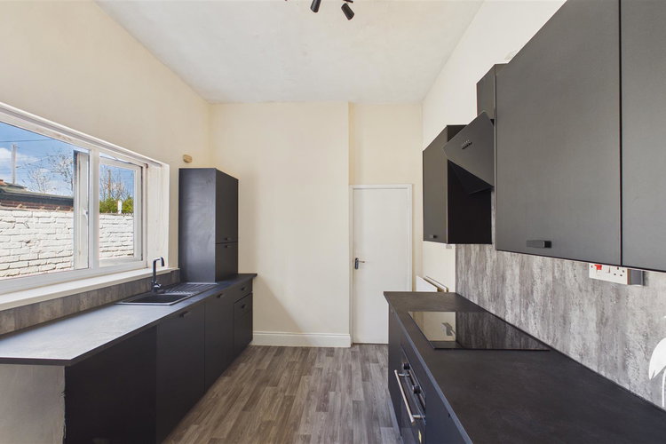 Kitchen - Picture 4 of 16