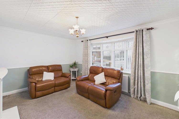 Lounge - Picture 2 of 23