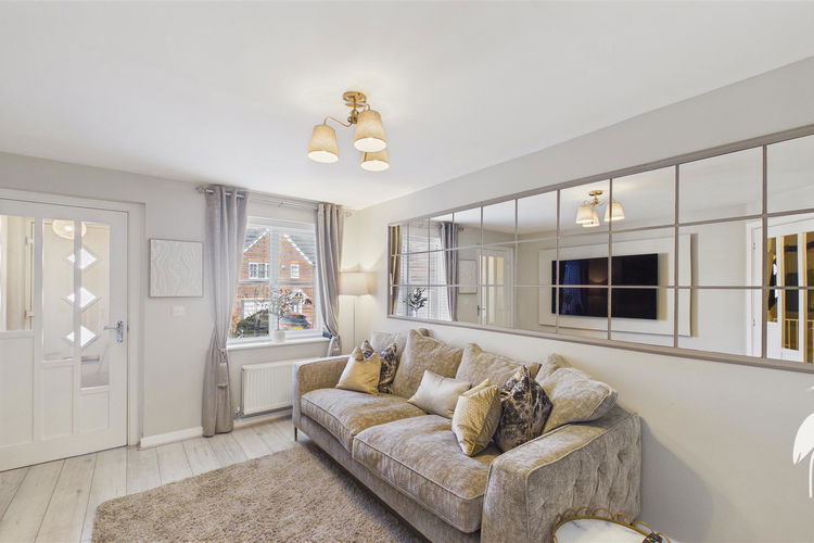 Lounge - Picture 2 of 36