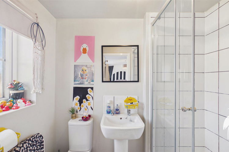 En Suite Shower Room - Picture 28 of 36