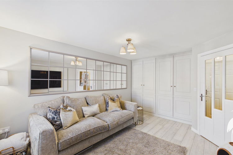 Lounge - Picture 4 of 36