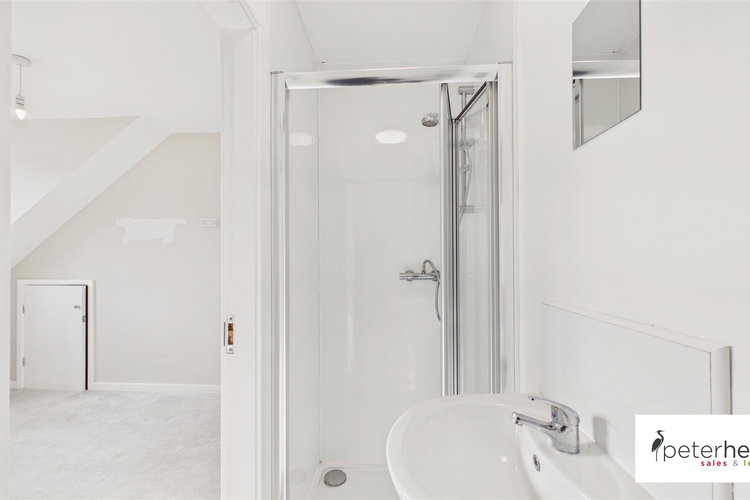 En suite Showerroom - Picture 18 of 22