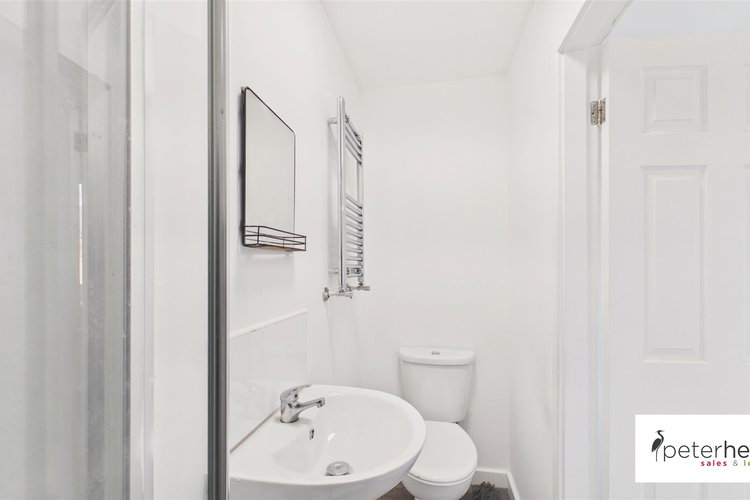 En suite Showerroom - Picture 15 of 22
