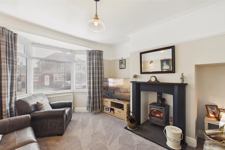 Lounge - Picture 2 of 25