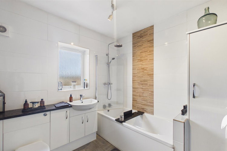 Bathroom - Picture 21 of 25