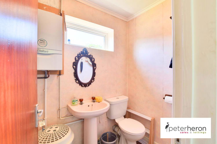 Downstairs WC - Picture 10 of 25